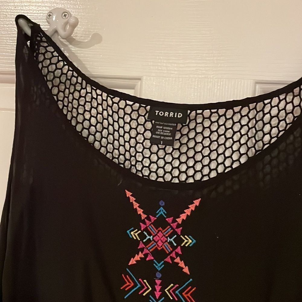 Torrid Aztec-y Flowy top 🌻 - Picture 5 of 9